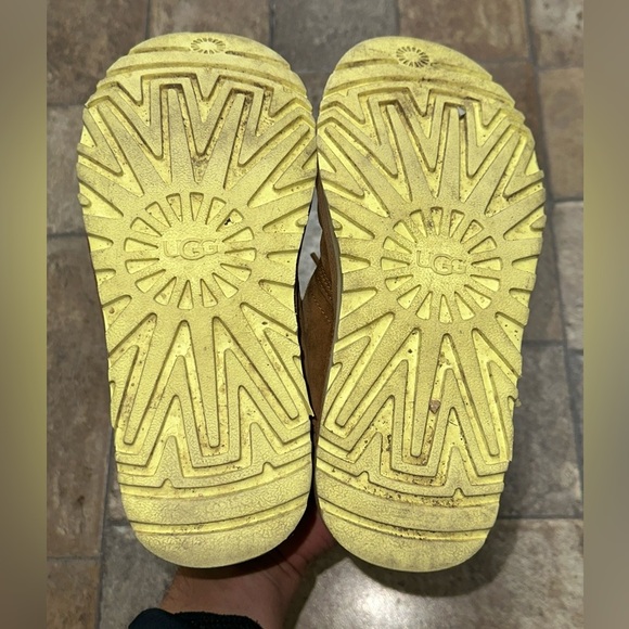 UGG Size 7 - Picture 5 of 7